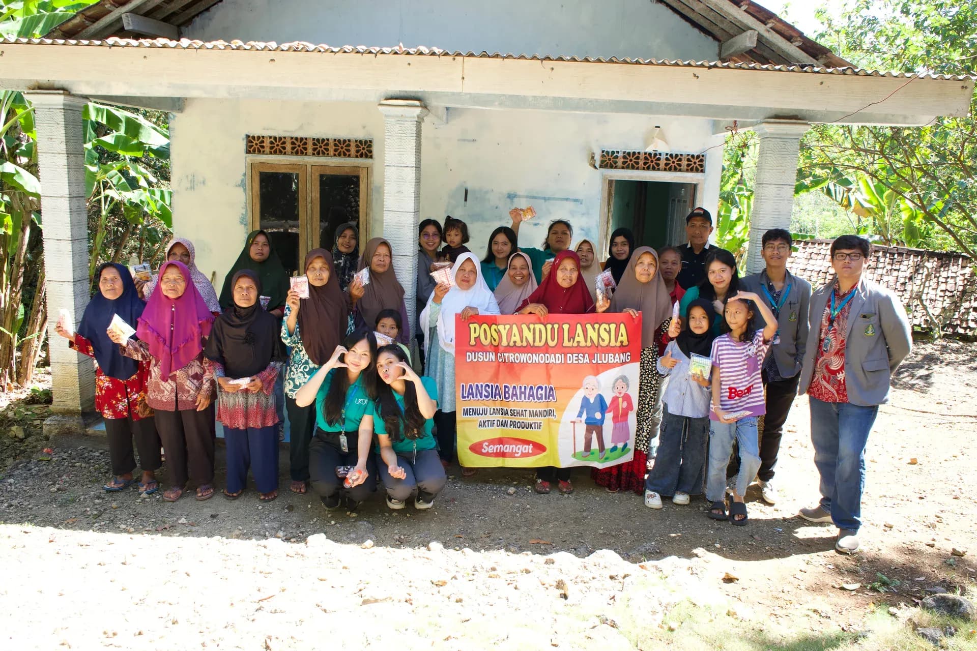 Pemeriksaan dan penyuluhan kesehatan warga dusun